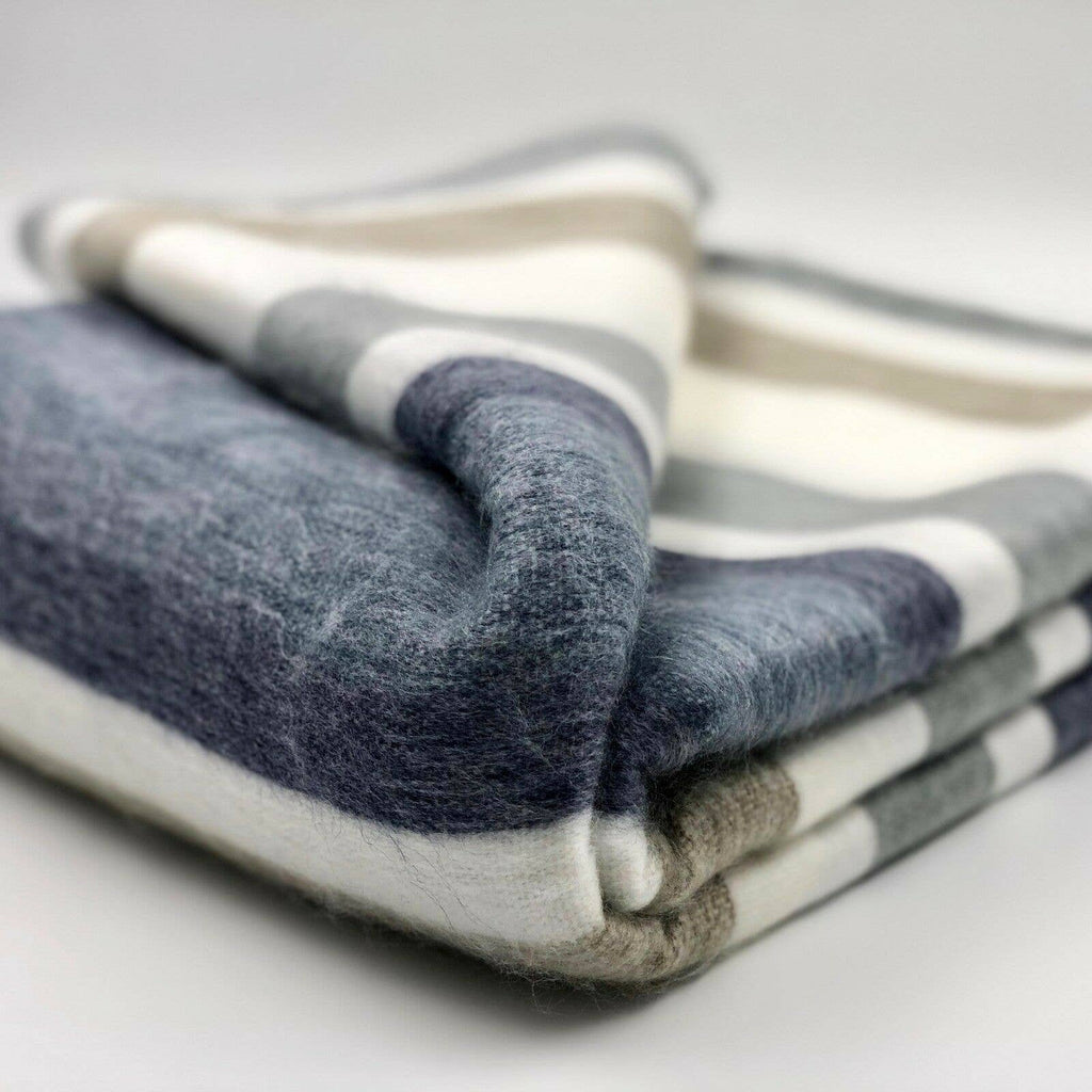 La Costa - Baby Alpaca Wool Blanket - Queen 90" x 65" - (Handmade in Ecuador)