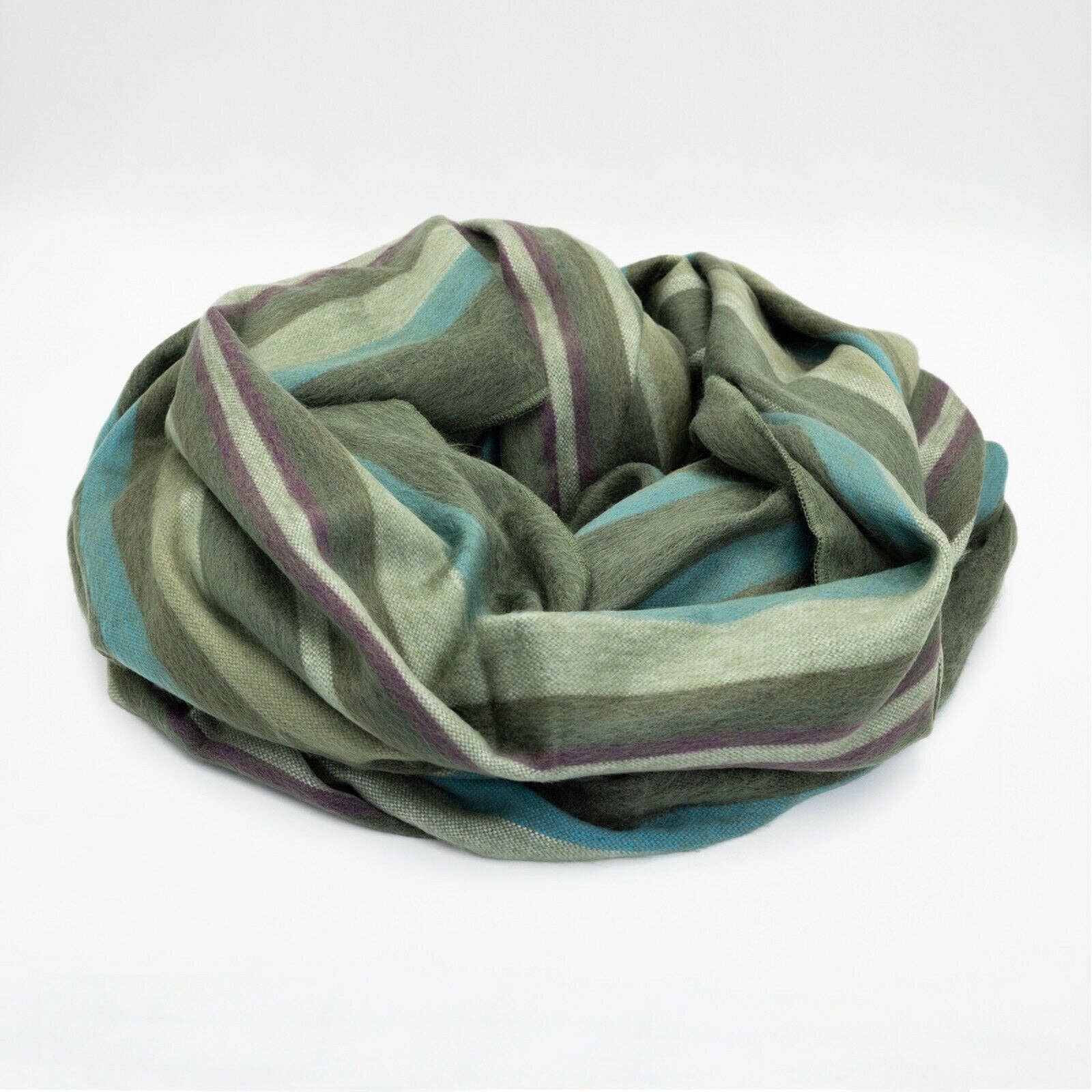 Bosque - Baby Alpaca Wool Blanket - Queen 95" x 66" - (Handmade in Ecuador)